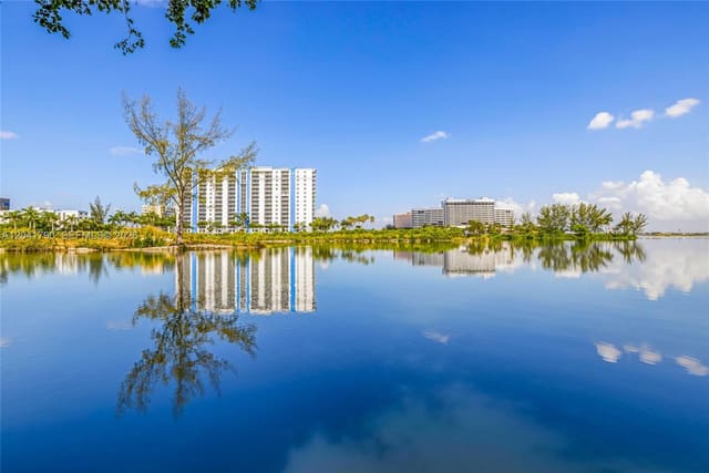 4805 NW 7th Street 302-15, Miami, FL 33126