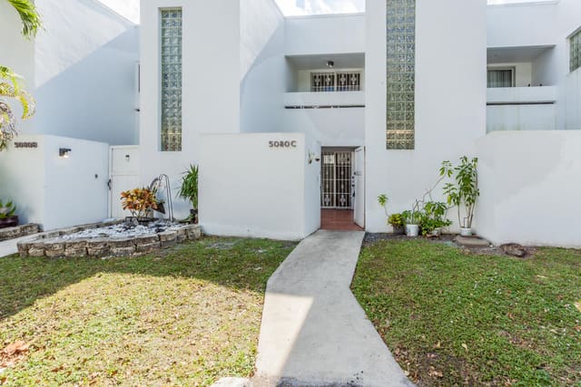 5080 C Elmhurst, West Palm Beach, FL 33417