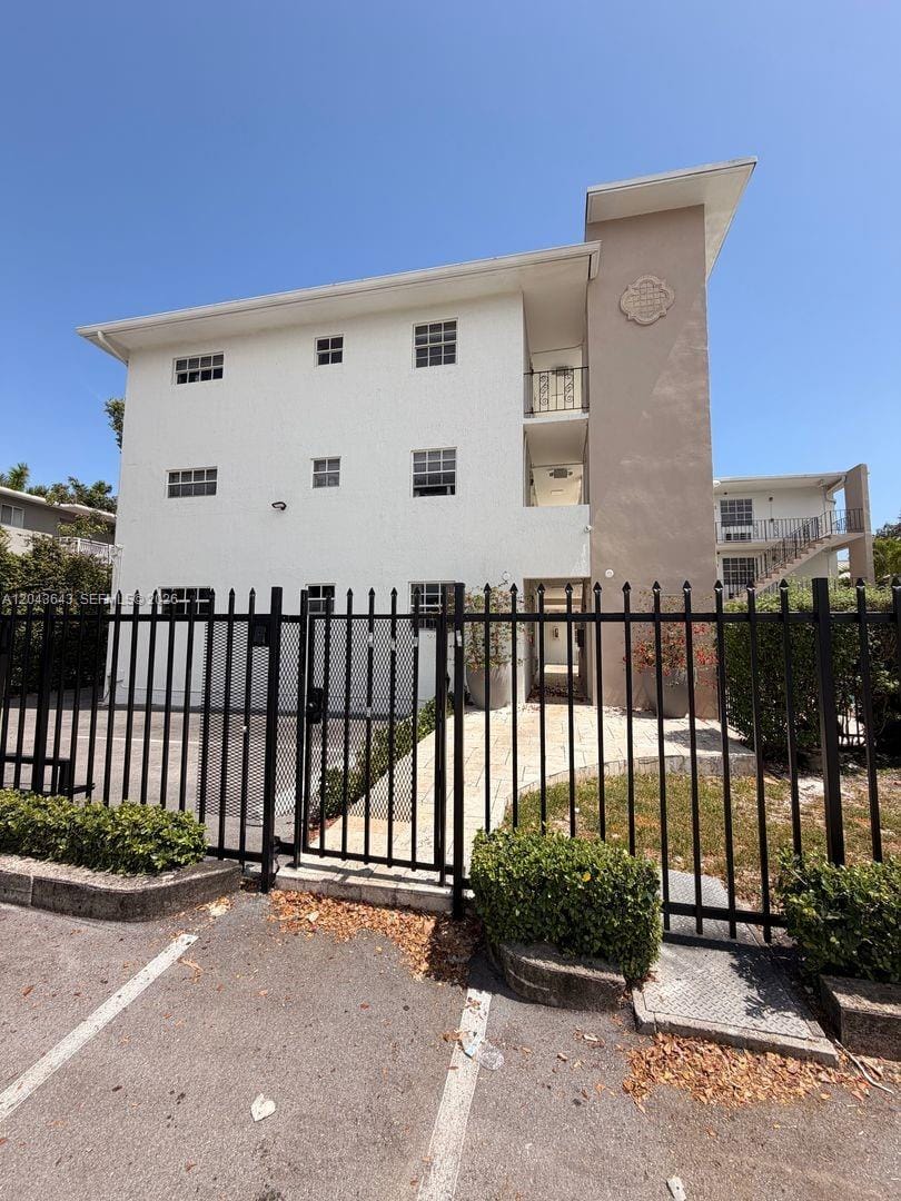 3270 W Trade Avenue 14 — photo 2