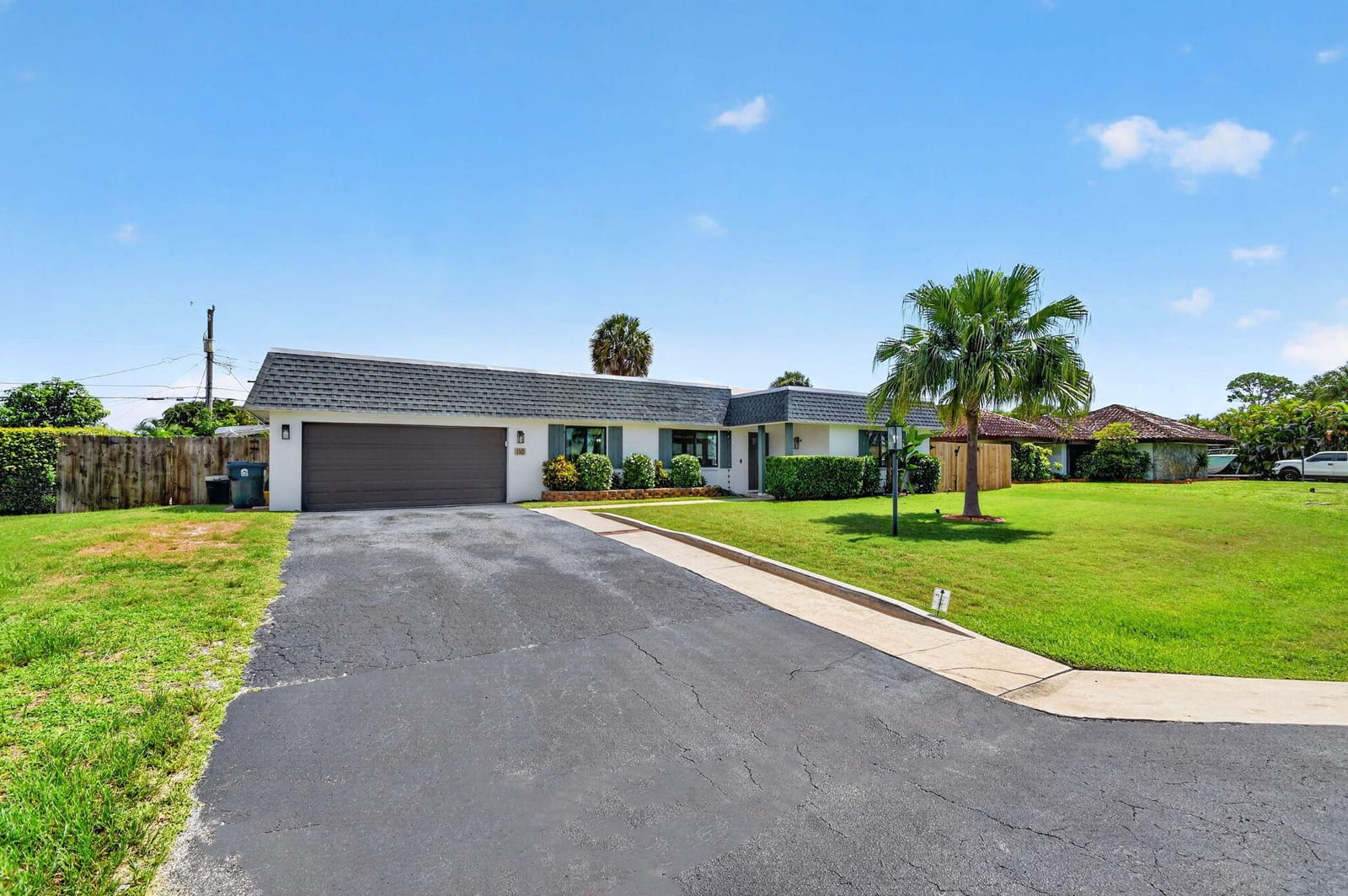 110 W Coconut Drive — photo 2