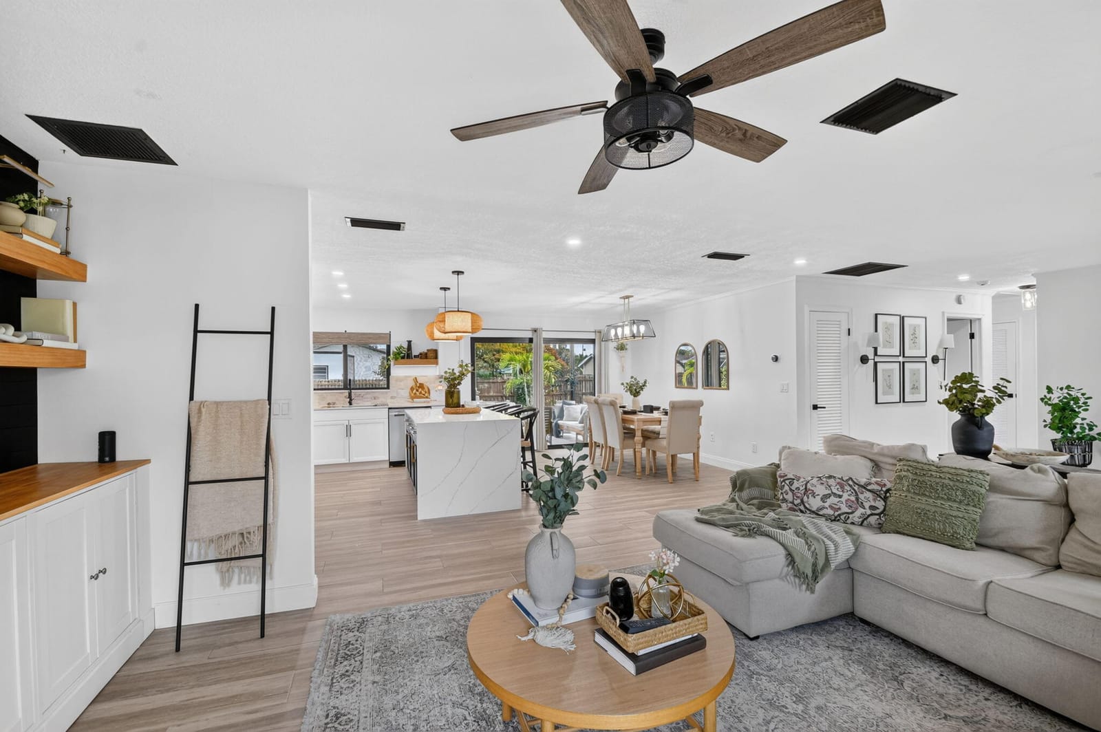110 W Coconut Drive — photo 8