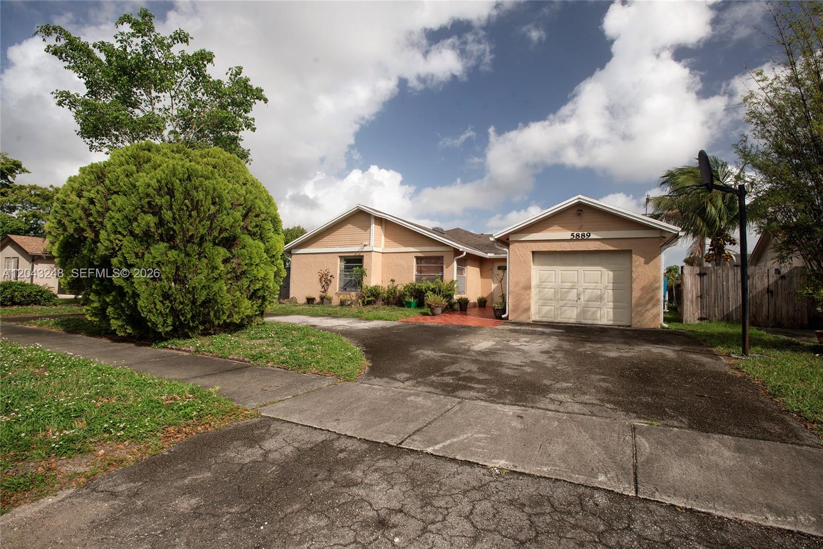 5889 NW 198th Terrace, Hialeah, FL 33015