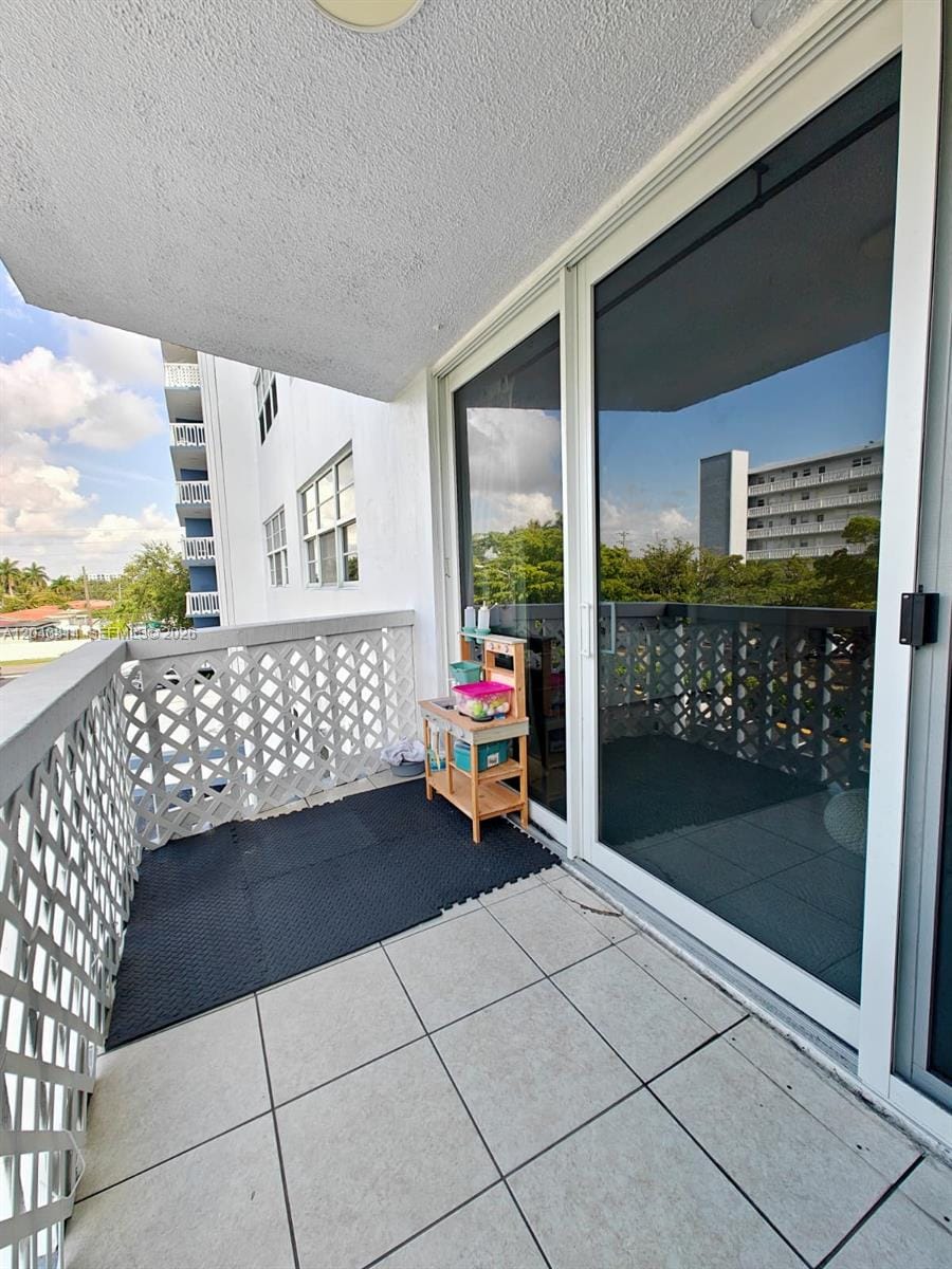 400 NE 12th Avenue 306, Hallandale Beach, FL 33009 photo 16