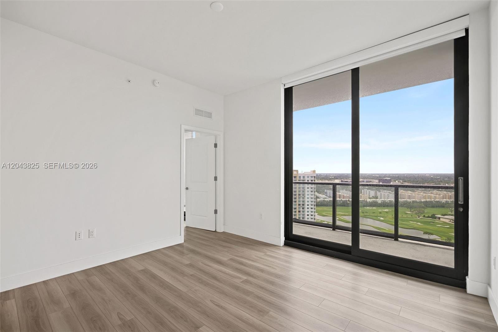 101 Diplomat Parkway 1805 — photo 7