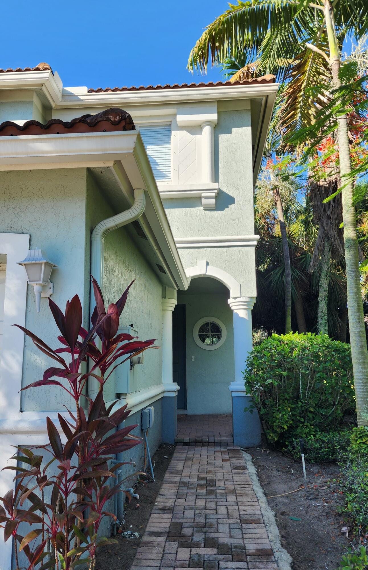 2124 Oakmont Drive — photo 2