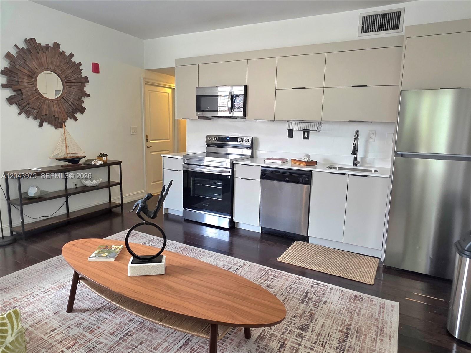 601 11th Street 107, Miami Beach, FL 33139, Miami Beach