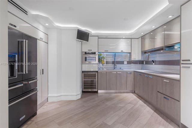 6061 Collins Avenue 8F, Miami Beach, FL 33140