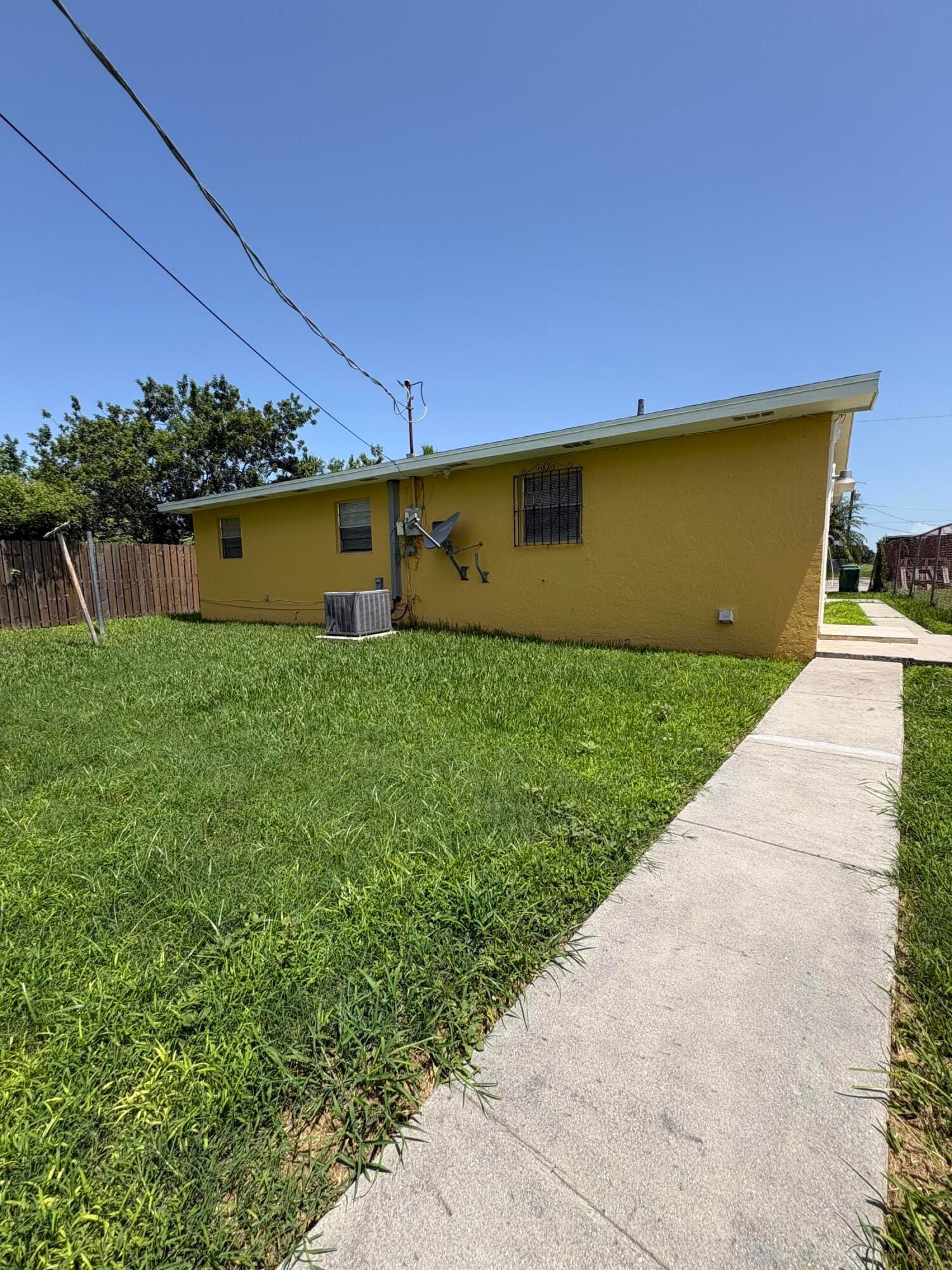442 N Cocoanut Road — photo 4