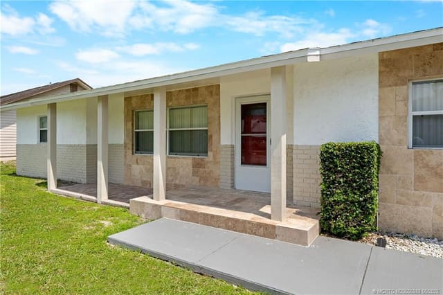 1670 SE Madison Street, Stuart, FL 34997