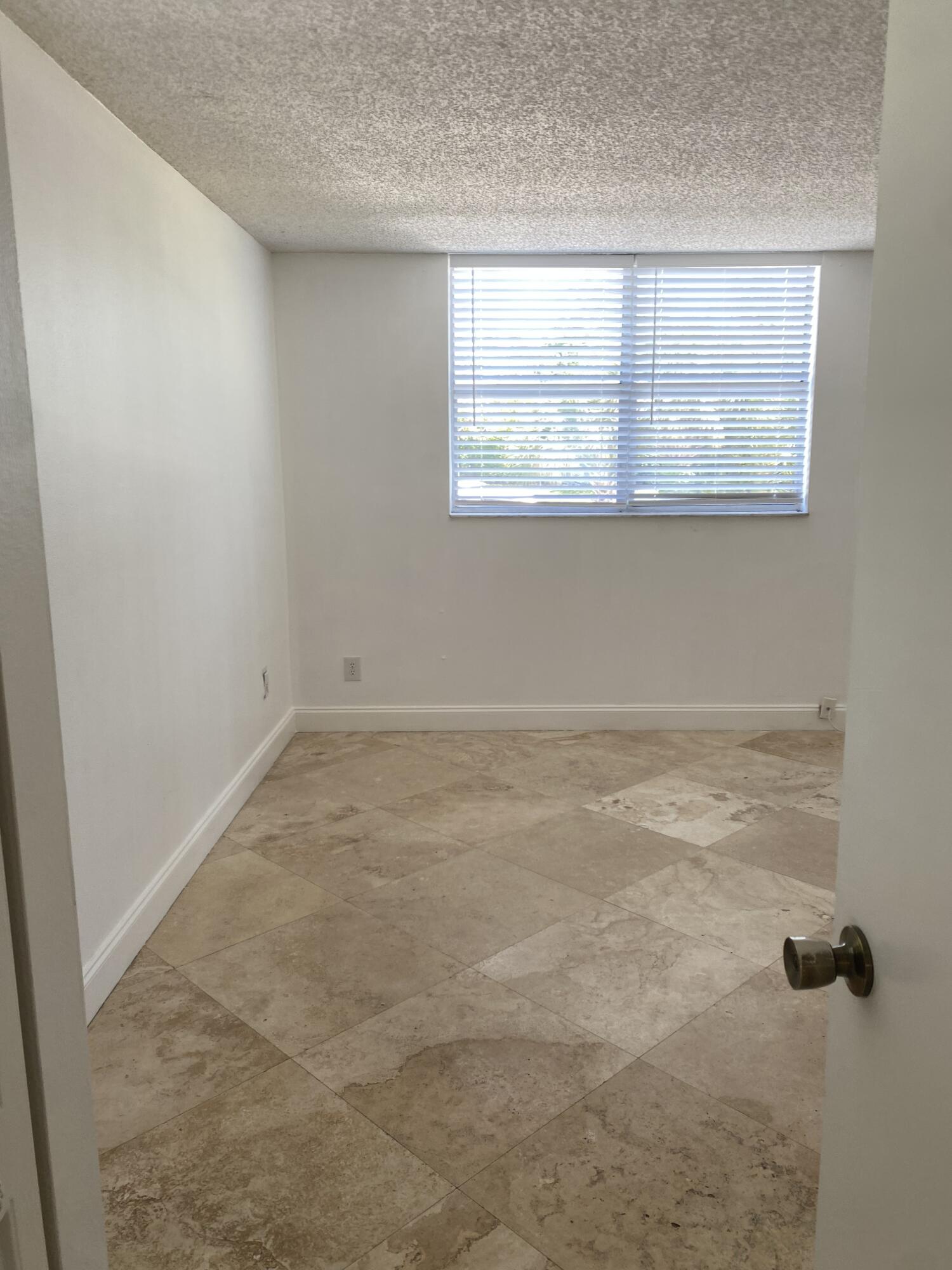 2840 Somerset Drive 105 M, Lauderdale Lakes, FL 33311