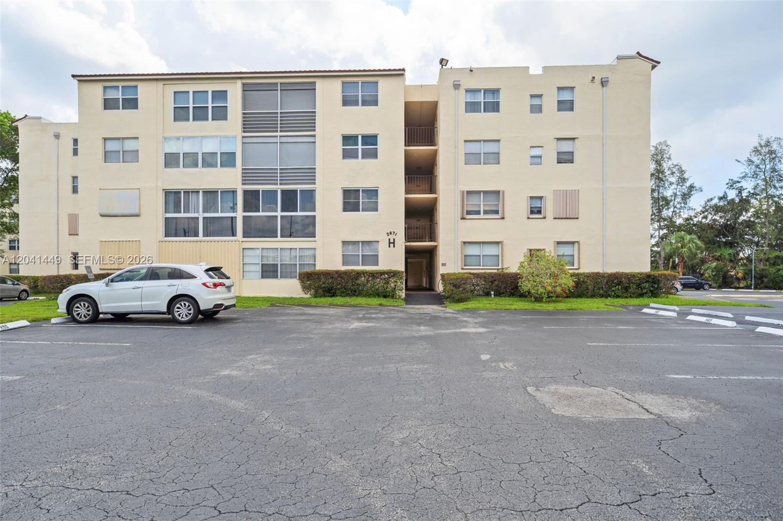 2871 Somerset Drive 102, Lauderdale Lakes, FL 33311