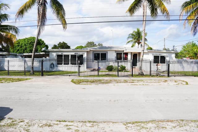 2955 NW 102nd Street, The Tropics, Miami, FL