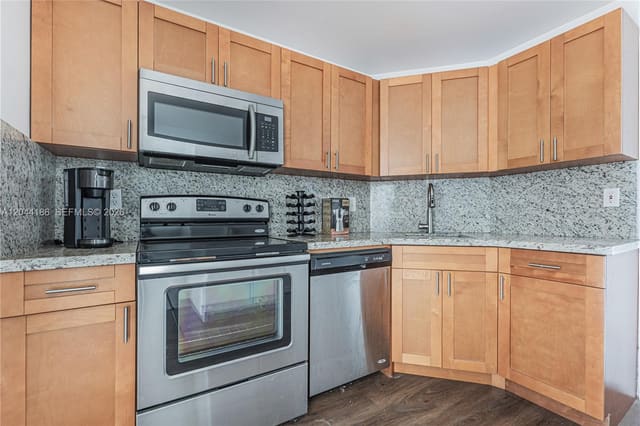 3301 Spanish Moss Terrace 406, Lakes Of Inverrary, Lauderhill, FL