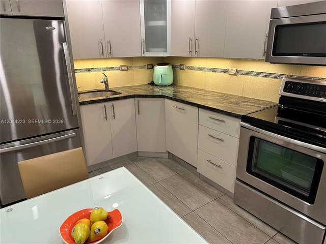 6039 Collins Avenue 1205, Maison Grande, Miami Beach, FL