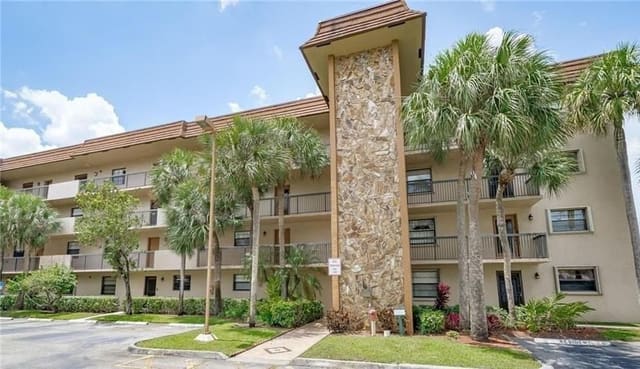 4940 E Sabal Palm Boulevard Ph8, Lakes Of Carriage Hills, Tamarac, FL