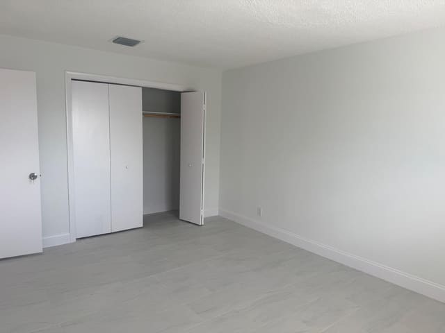 402 Lake Shore Drive 202, West Palm Beach, FL 33403