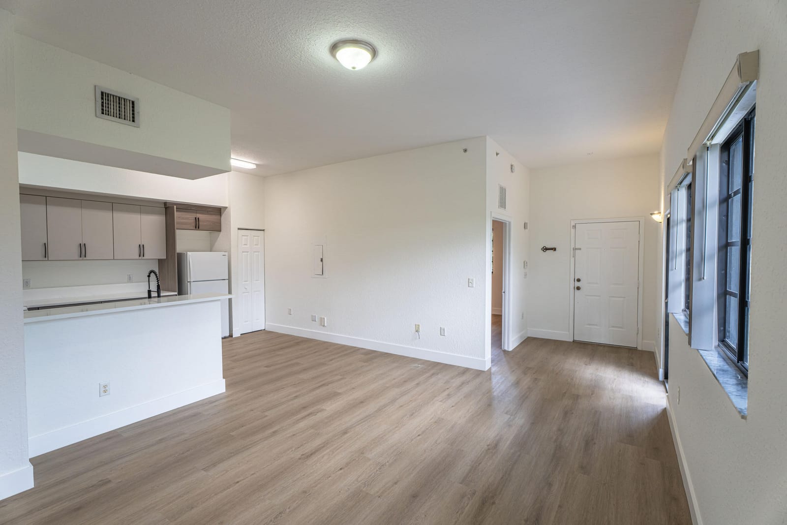 2801 Riverside Drive 301-s — photo 7