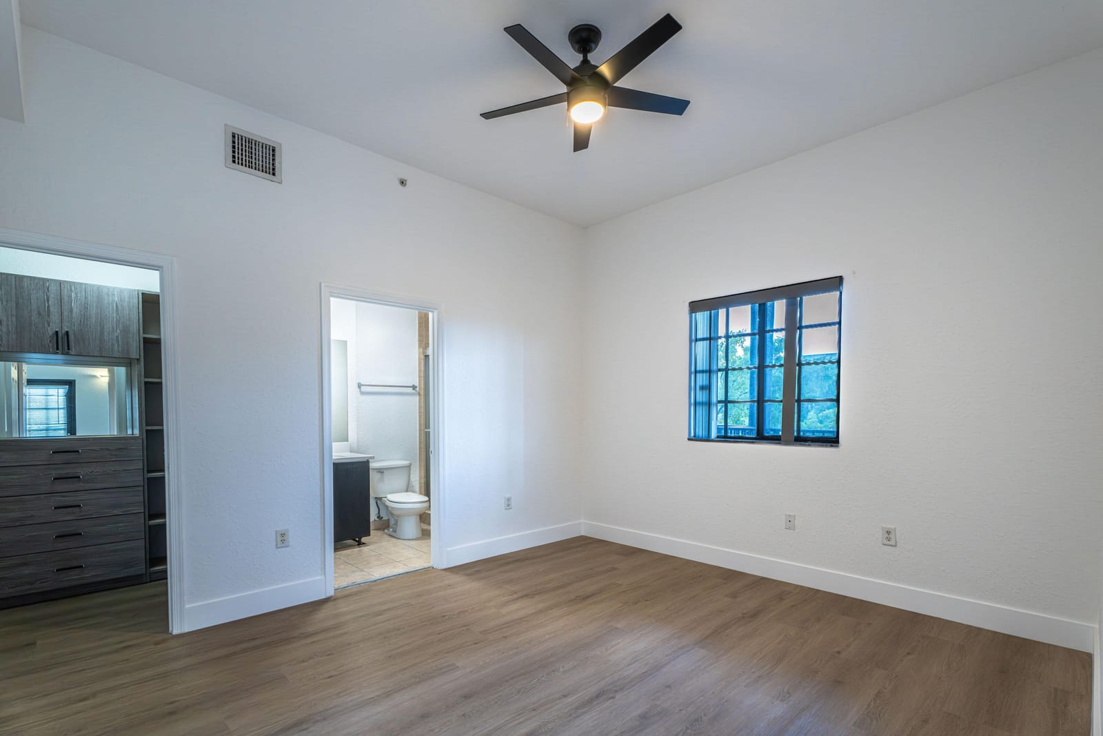 2801 Riverside Drive 301-s — photo 9