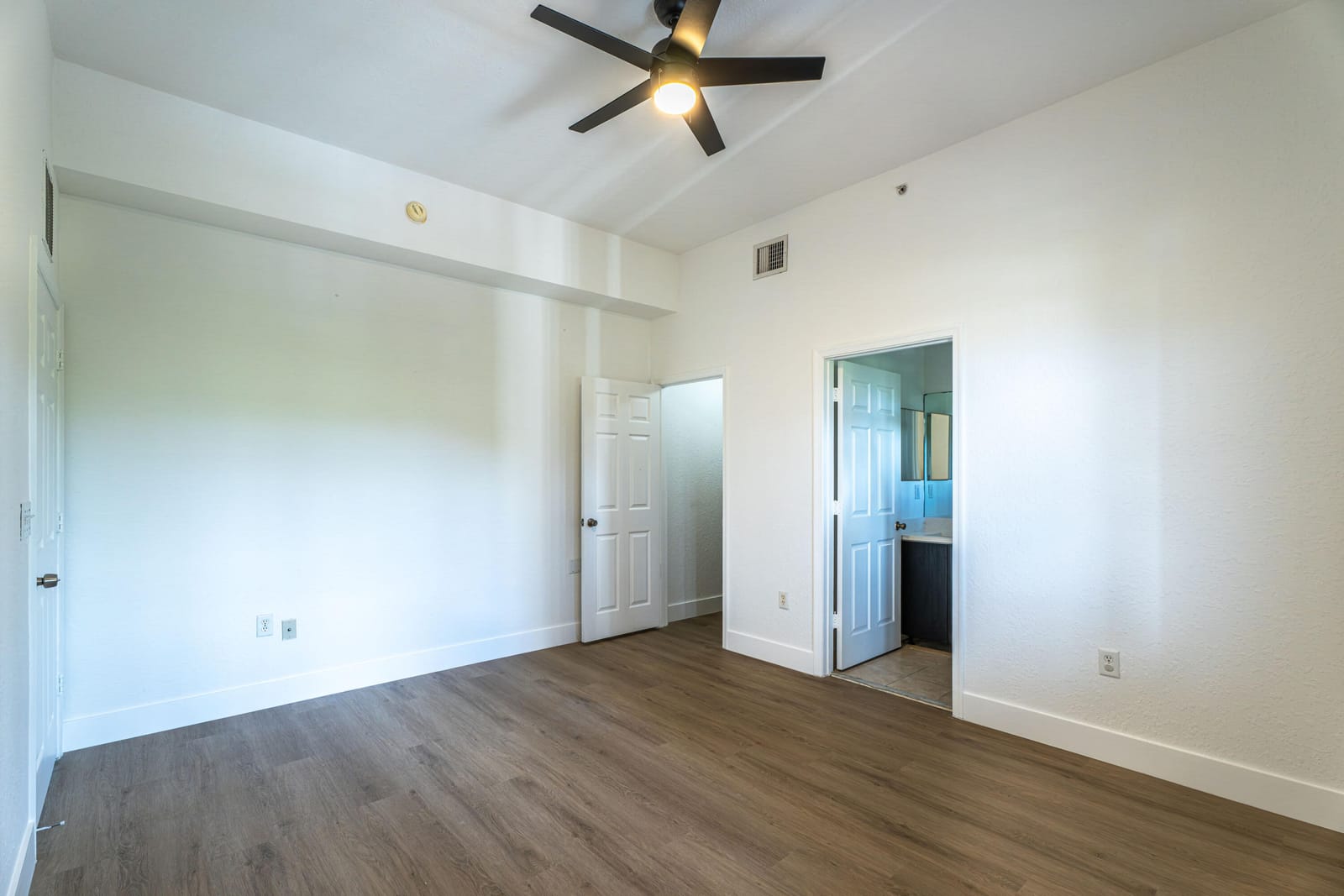 2801 Riverside Drive 301-s — photo 10