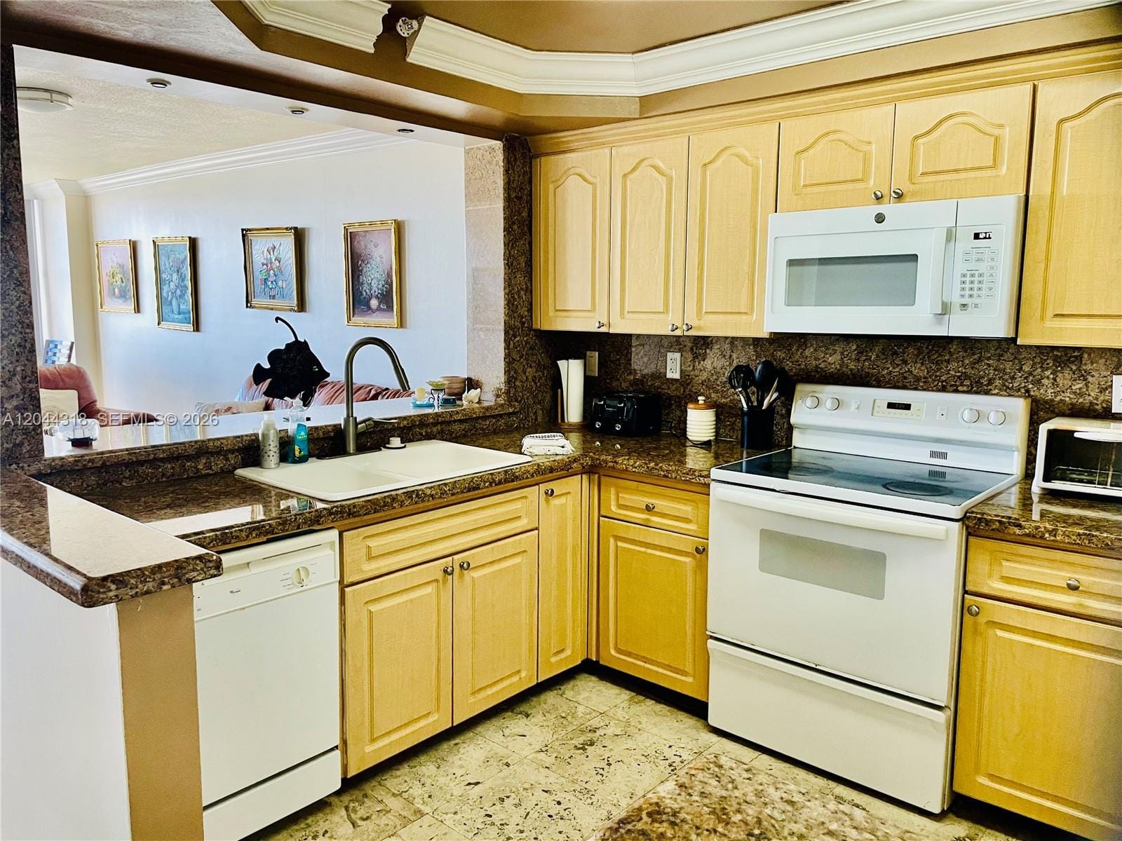 2555 Collins Avenue 2006, Miami Beach, FL 33140 photo 6
