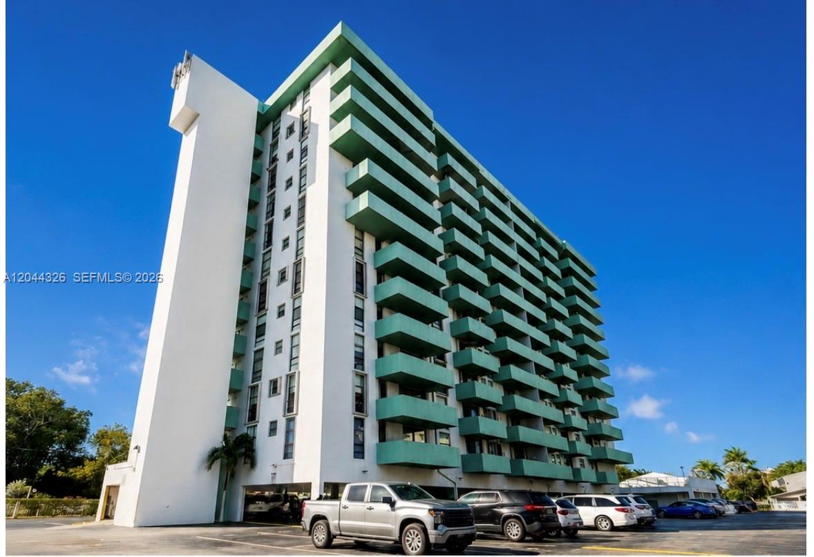 1825 W 44th Place 806, Hialeah, FL 33012
