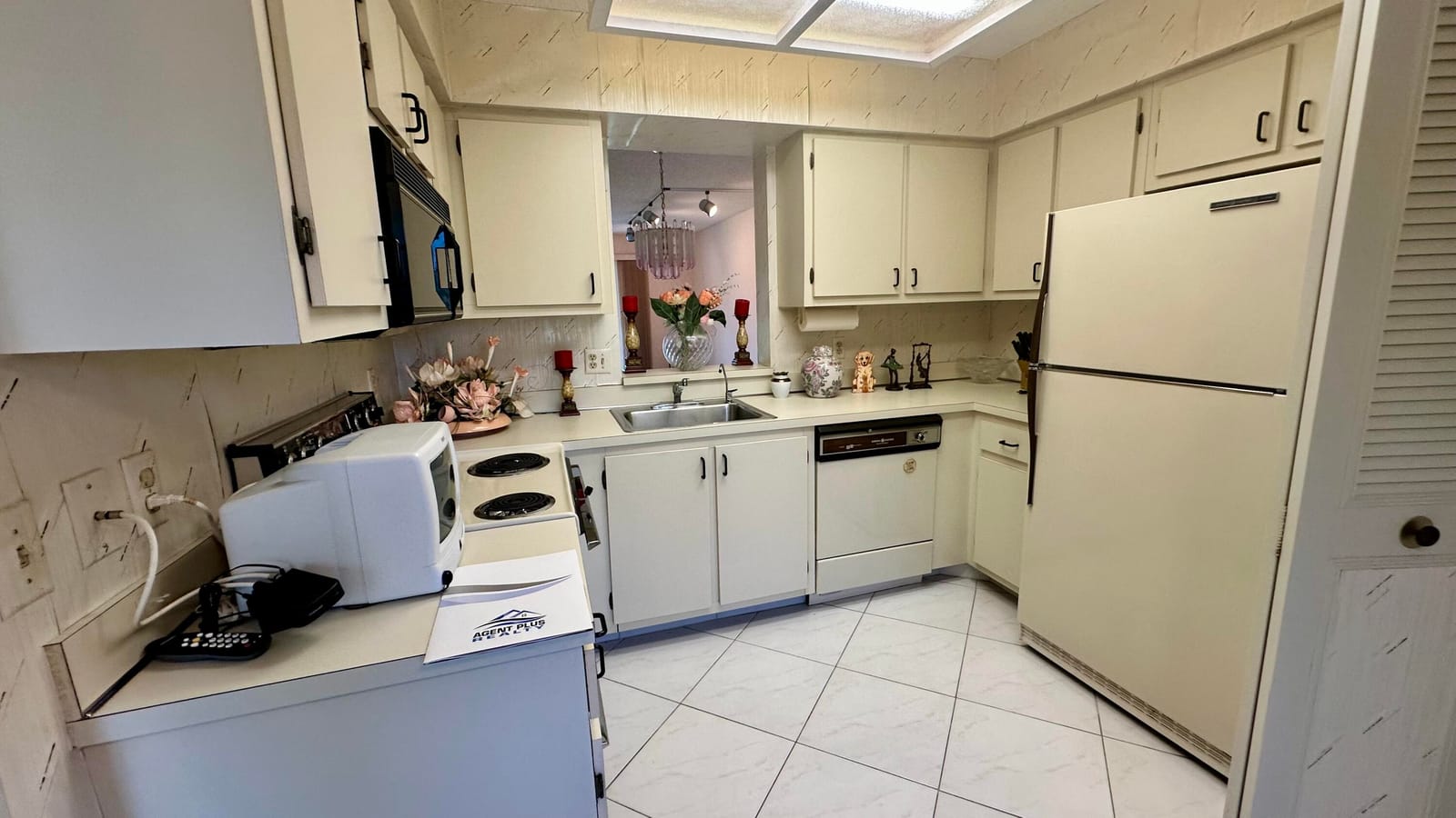 6585 Kensington Lane Apt 207 — photo 4