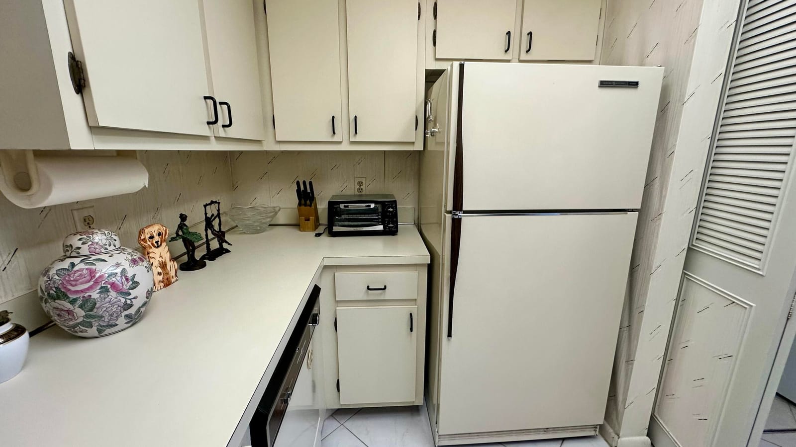 6585 Kensington Lane Apt 207 — photo 5
