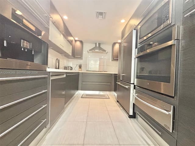 2030 S Ocean Drive 423, Hallandale Beach, FL 33009