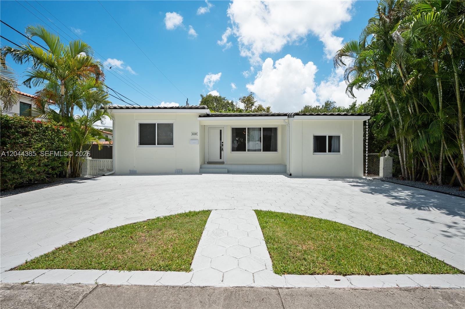 4220 SW 14th Street 4220 — photo 1