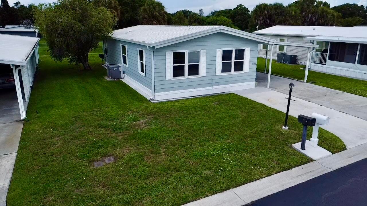 1745 SW 35th Circle — photo 2