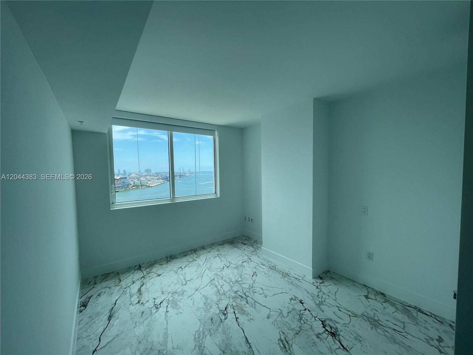 253 NE 2nd Street 2409, Miami, FL 33132 photo 20