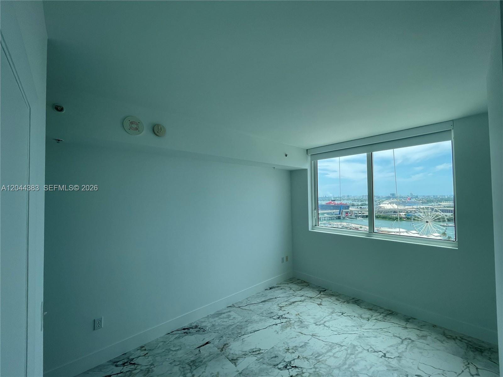 253 NE 2nd Street 2409, Miami, FL 33132 photo 21