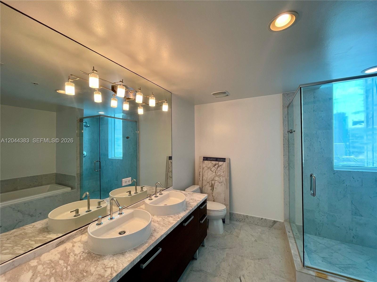 253 NE 2nd Street 2409, Miami, FL 33132 photo 28