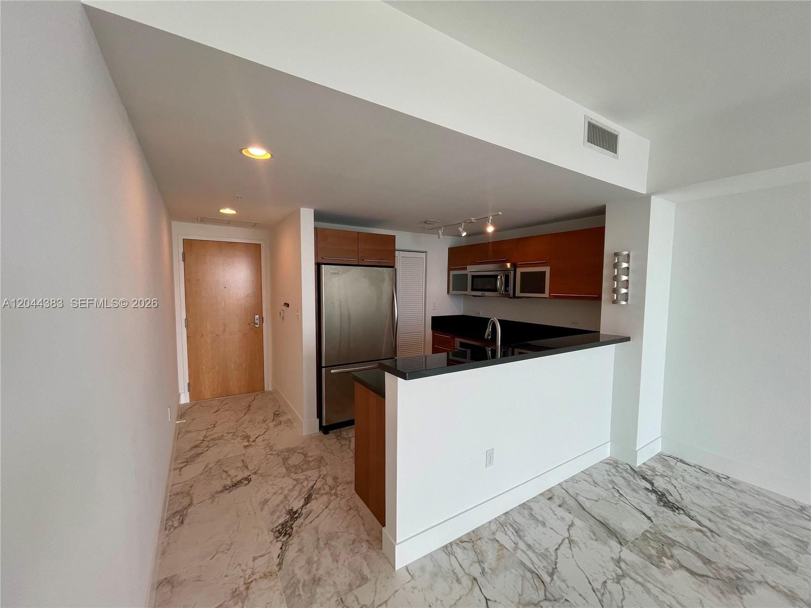 253 NE 2nd Street 2409 — photo 8