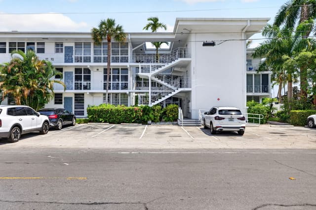 2727 Yacht Club Boulevard 1b, Sunrise Bay Club, Fort Lauderdale, FL