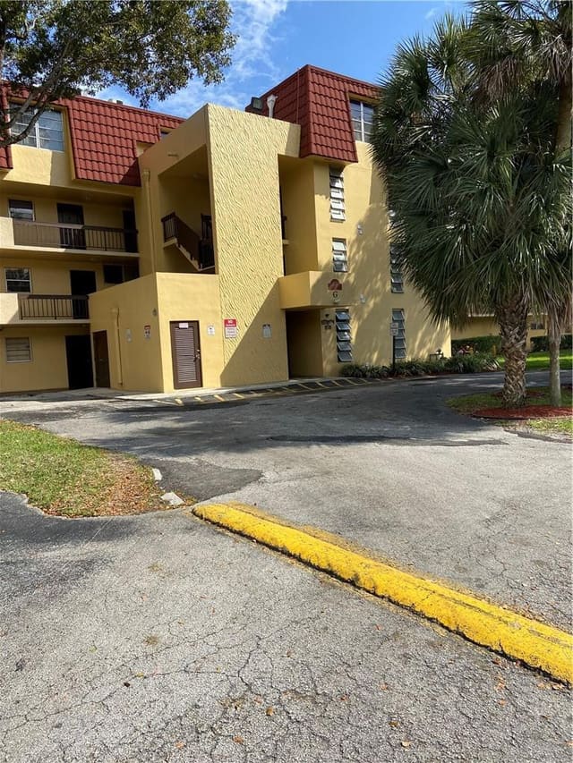 3253 Foxcroft Road G212, Foxcroft Apts Inc, Miramar, FL