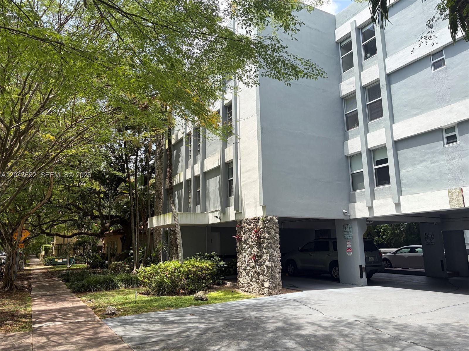 820 Salzedo Street 405, Coral Gables, FL 33134 photo 1