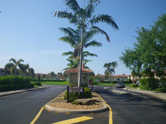 902 Twin Lakes Drive 8-i, Lakewood Village, Coral Springs, FL