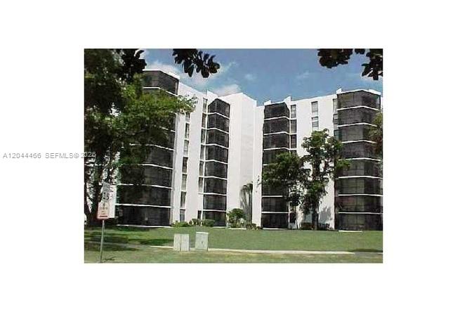 3475 N Country Club Drive 514, Aventura, FL 33180