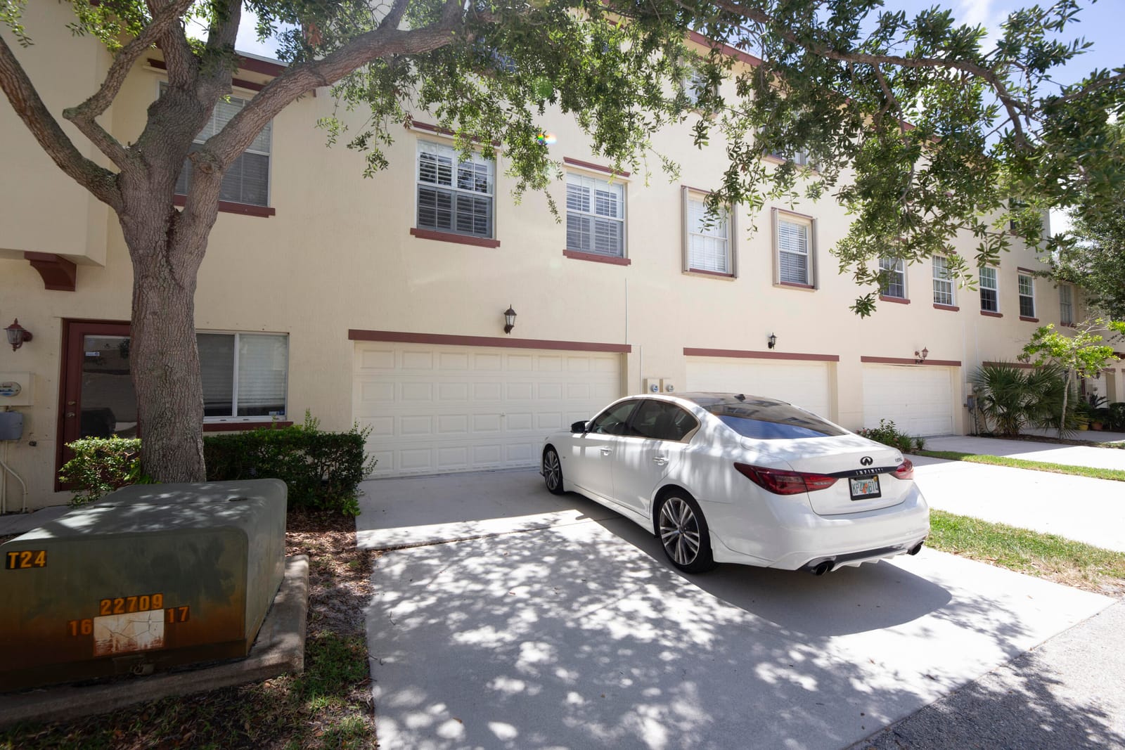1890 SE Interlachen Drive — photo 3