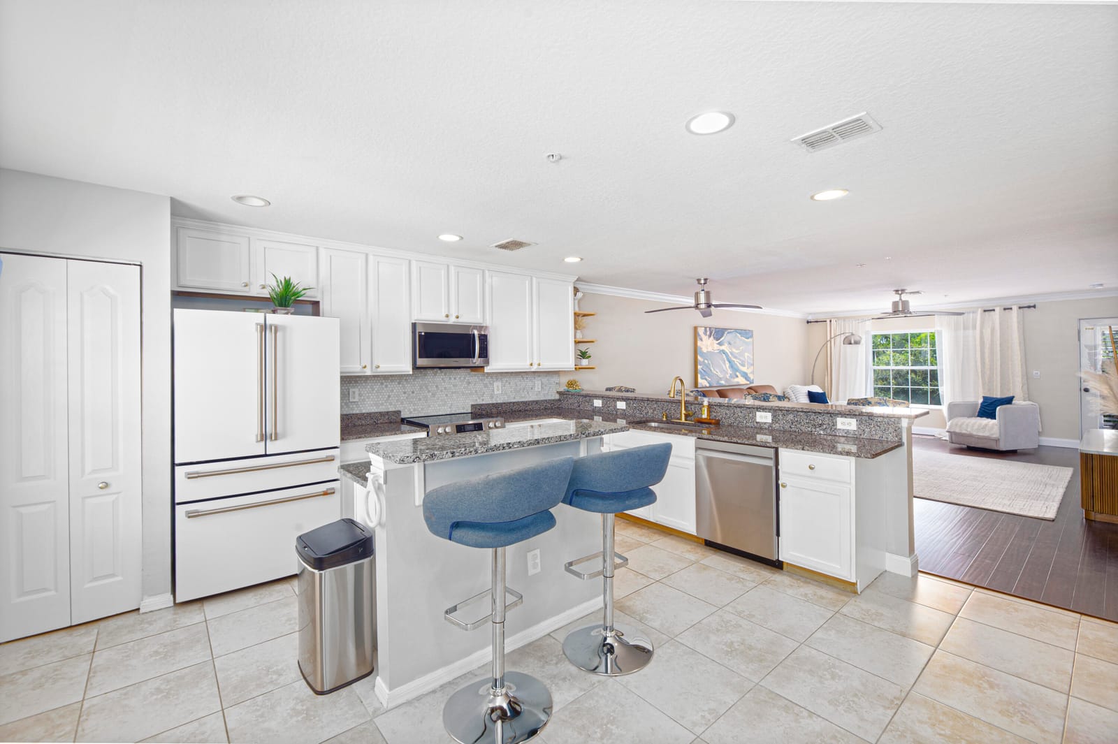 1890 SE Interlachen Drive — photo 4