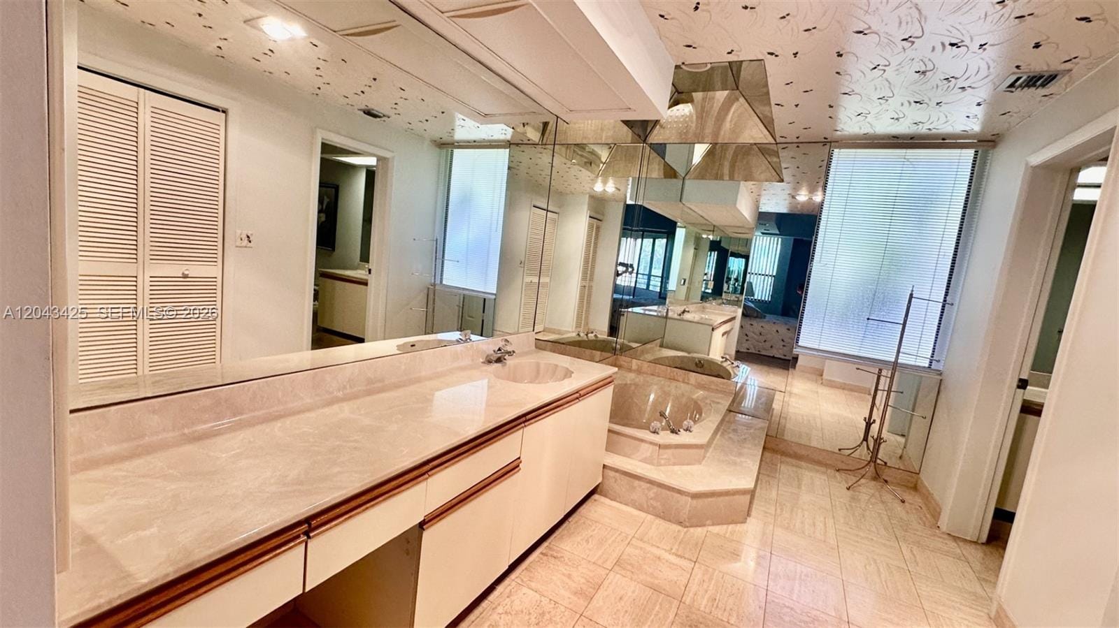 7472 La Paz Boulevard 301 — photo 12