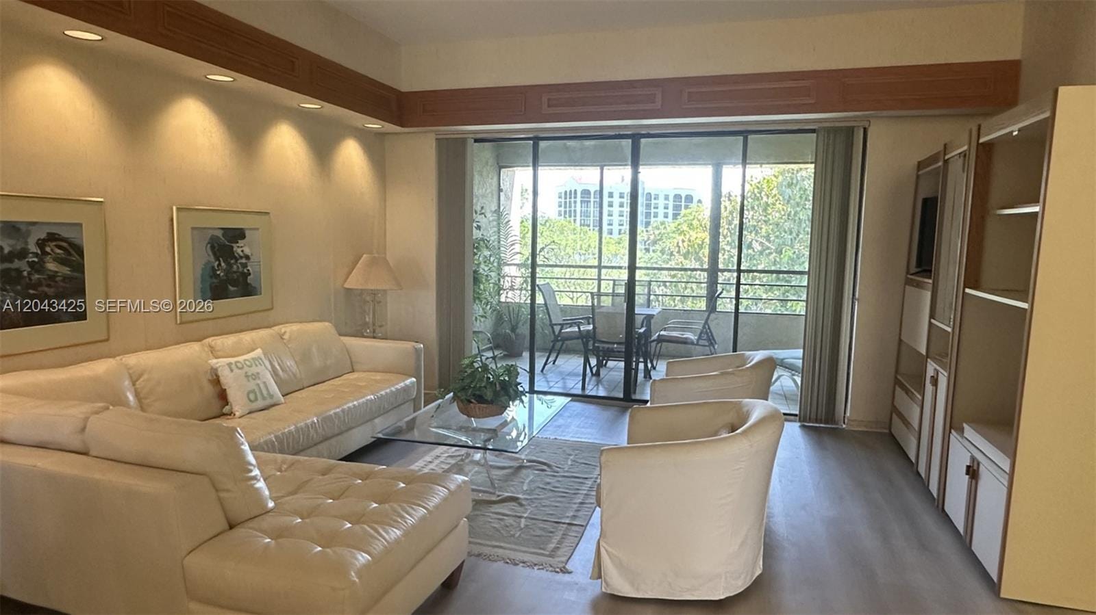 7472 La Paz Boulevard 301 — photo 4