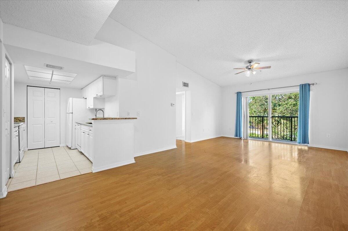 200 N Crestwood Court N 211 — photo 3