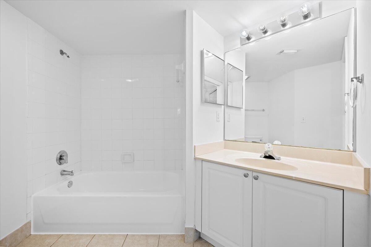 200 N Crestwood Court N 211 — photo 10