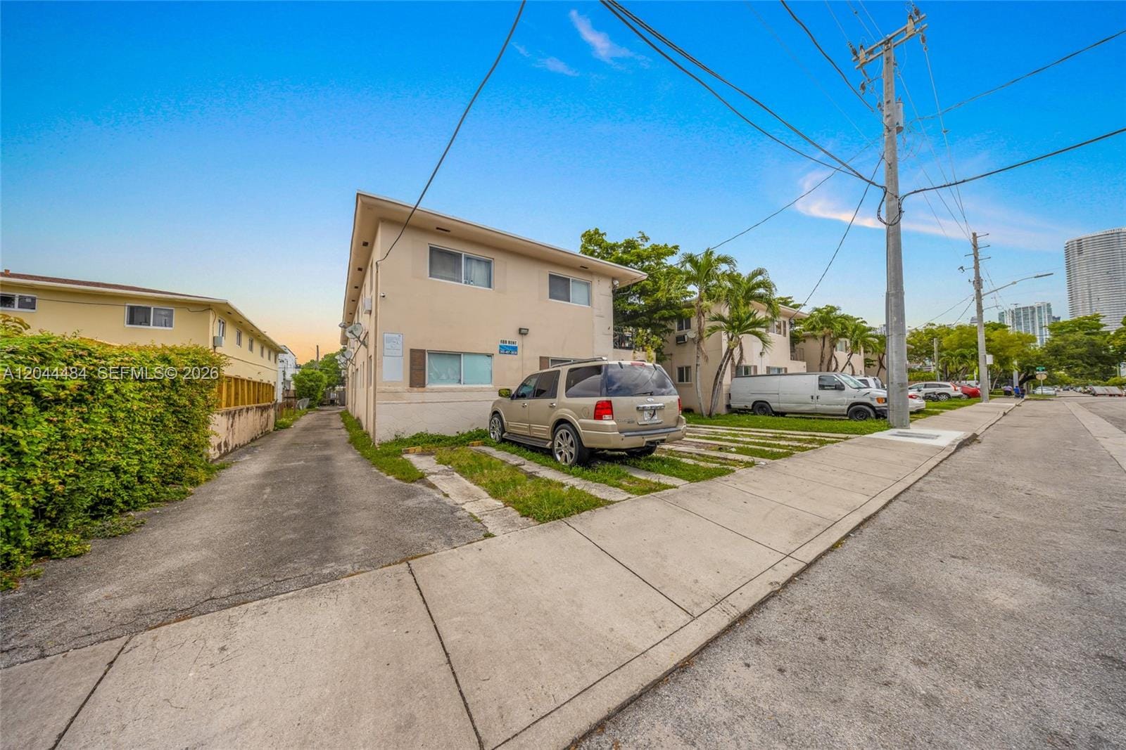 731 SW 5th Street, Miami, FL 33130 photo 2