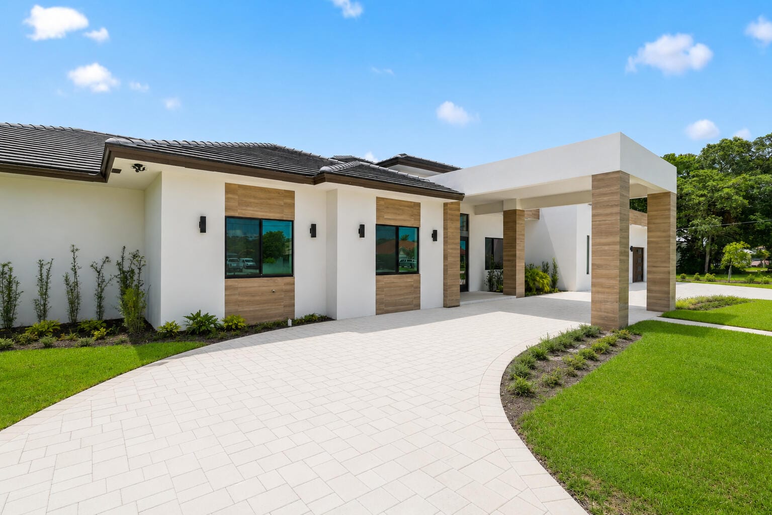 14817 Paddock Drive — photo 8