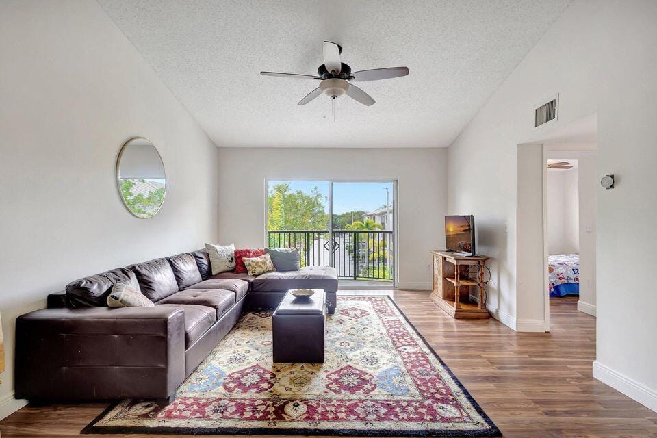 1400 S Crestwood Court S 1407 — photo 2