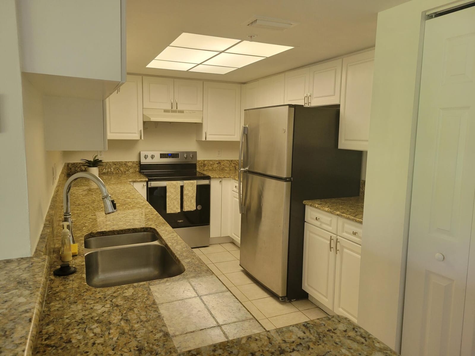 1400 S Crestwood Court S 1407 — photo 9