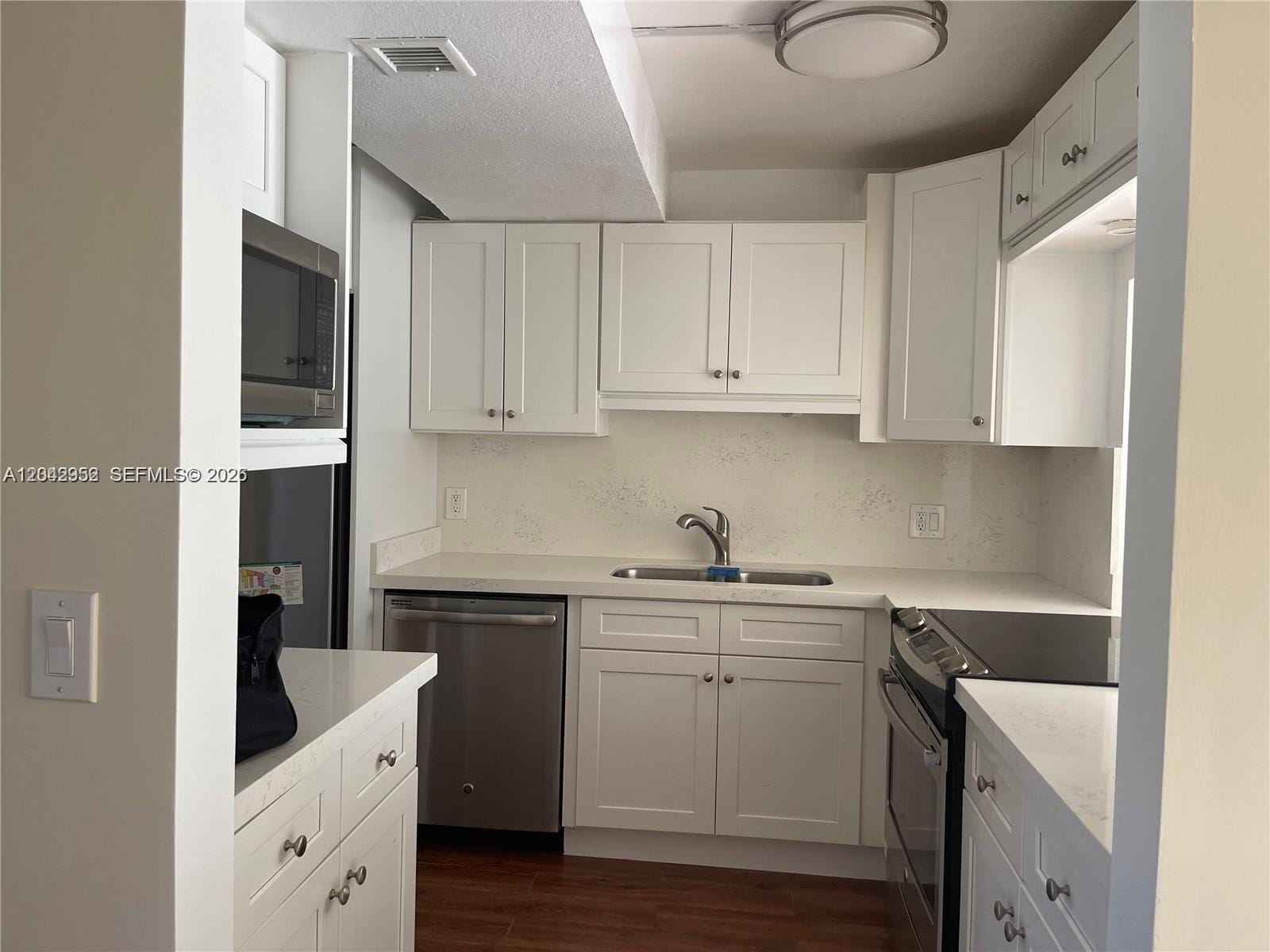 9401 Evergreen Place 103 — photo 2